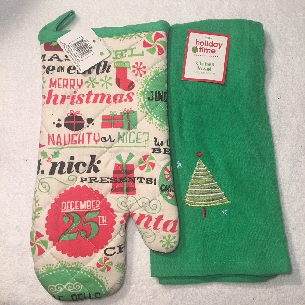 NWT large Christmas Mitt and Christmas tree towel